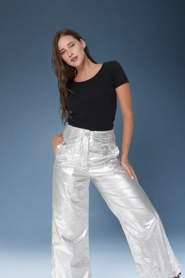 Pantalones anchos de corte elegante en tono plateado para un look femenino y de tendencia de Apricot en Pantalones para argentina
