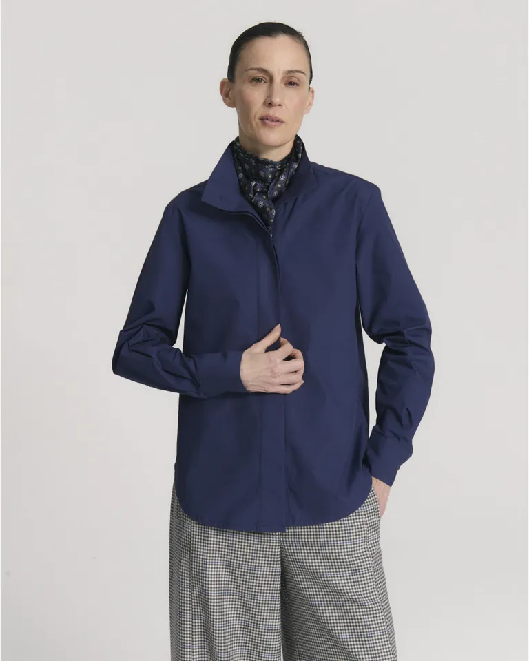 Camisa de corte clásico con cuello camisero y cierre frontal oculto de Blue Sheep en Camisas para argentina