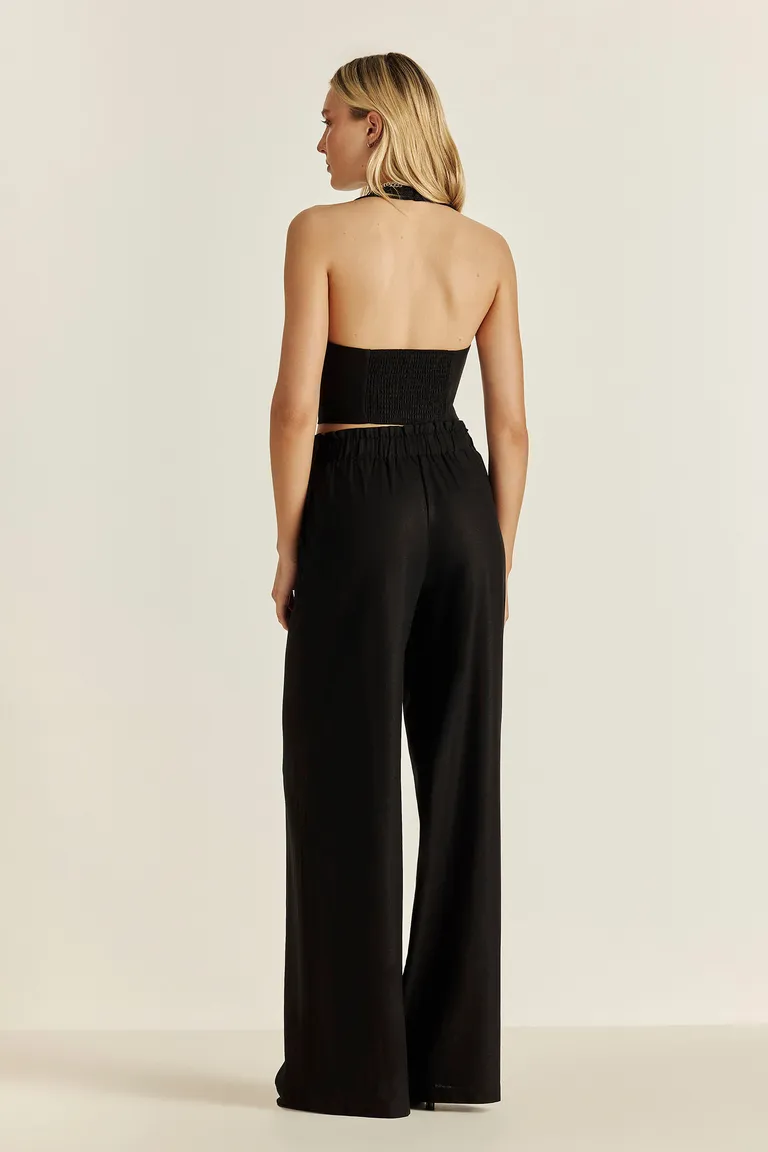 Chaleco de lino negro con acabado foil y espalda baja para un look veraniego y moderno de Tucci en Chalecos para argentina