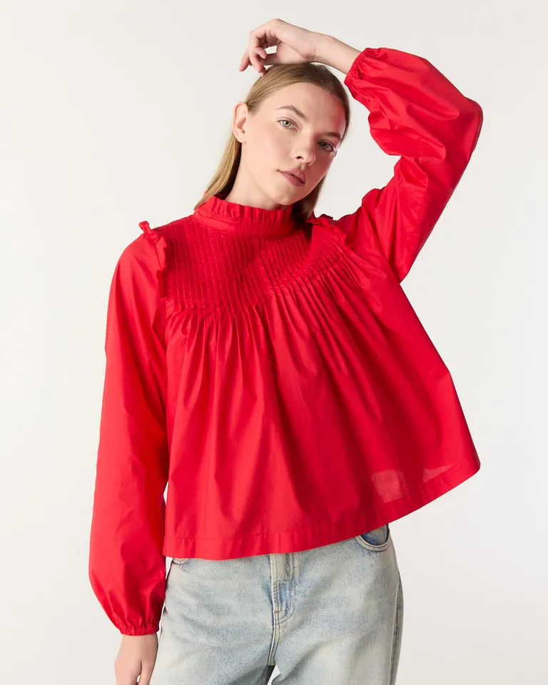 Blusa manga larga con cuello alto, detalles de alforzas y volados de Furzai en Blusas para argentina