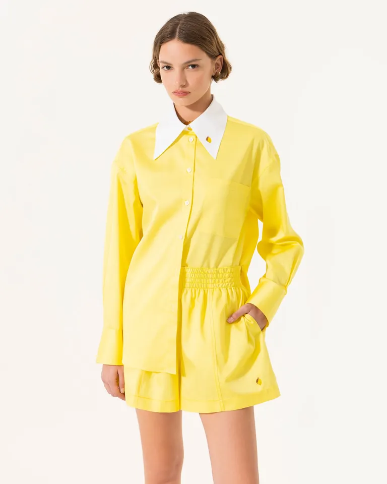Shorts de poplín amarillo con cintura elástica y bordado de Jazmin Chebar en Shorts para argentina