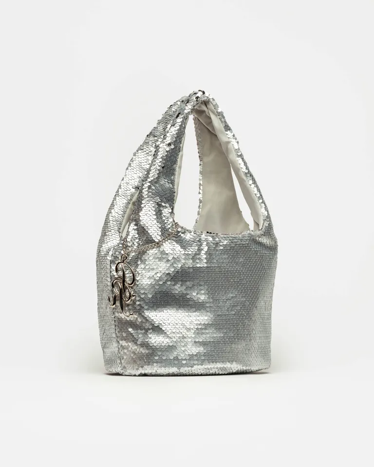 Cartera de hombro con diseño en paillette metalizado y colgante marcario en metal de Prüne en Bolsos y Carteras para argentina