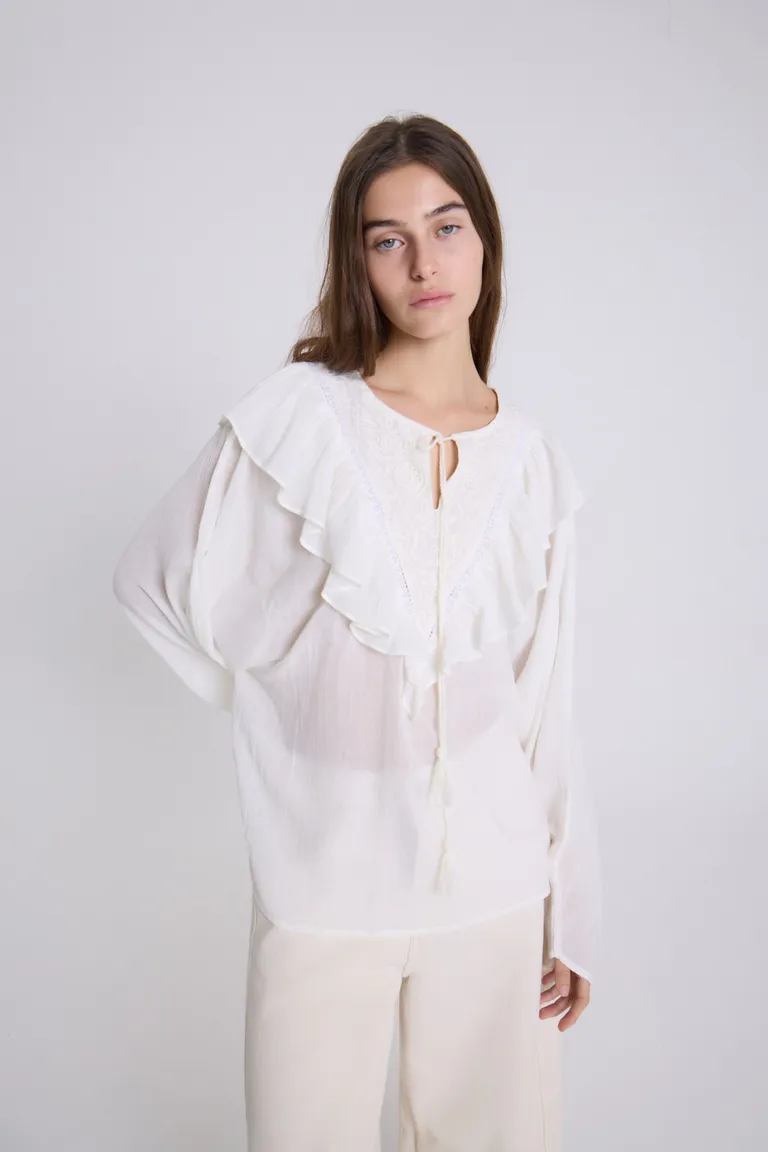 Blusa oversize de voile blanca con diseño de tablas en el delantero de Maria Cher en Blusas para argentina