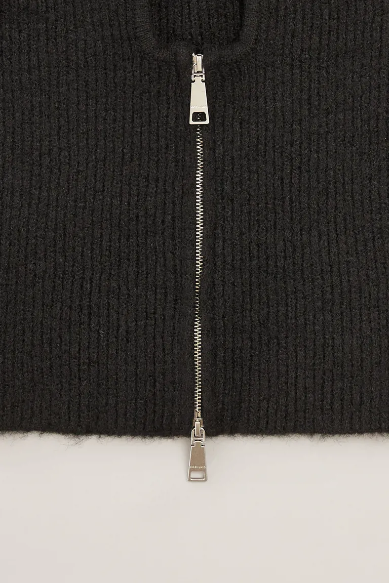 Balaclava tejida en punto inglés con cierre frontal metálico de ajuste regular de Kosiuko en Gorros y Sombreros para argentina