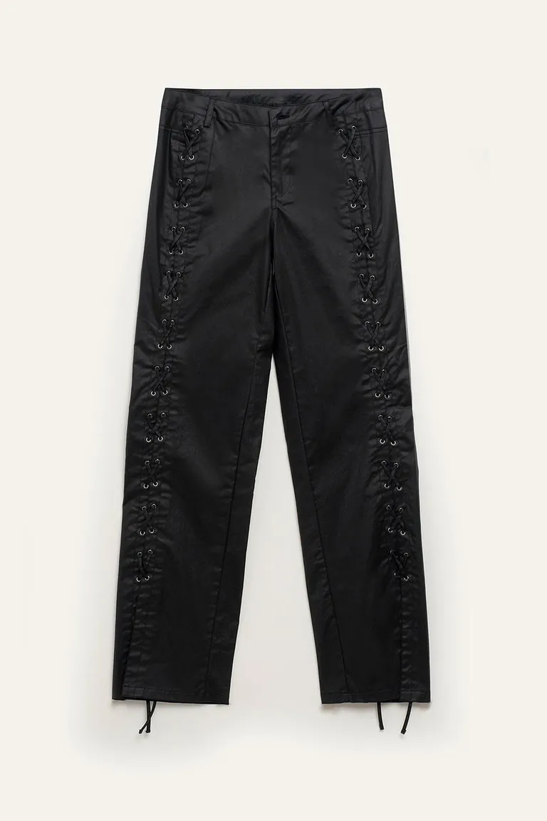 Pantalón con lazos laterales y aberturas en el ruedo con cierre de botón y presillas de 47 Street en Pantalones para argentina