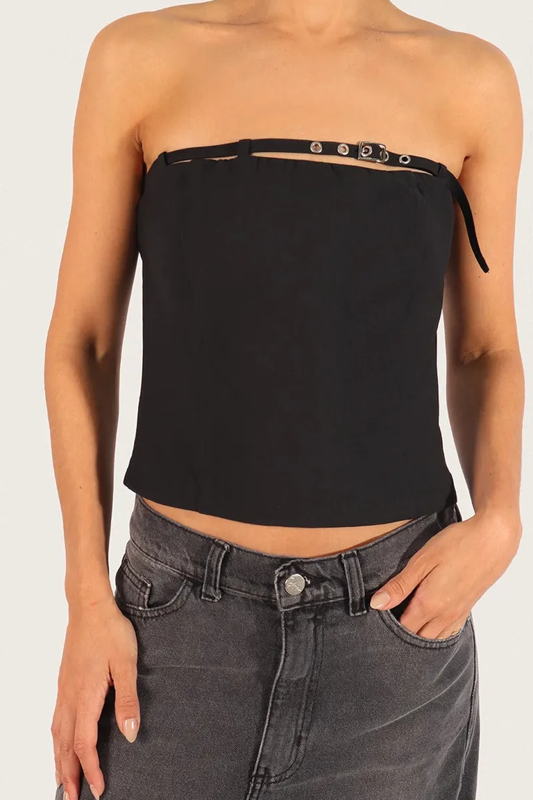 Top negro strapless con cinturón decorativo, diseño modular y elegante de Sofia Sarkany en Tops para argentina