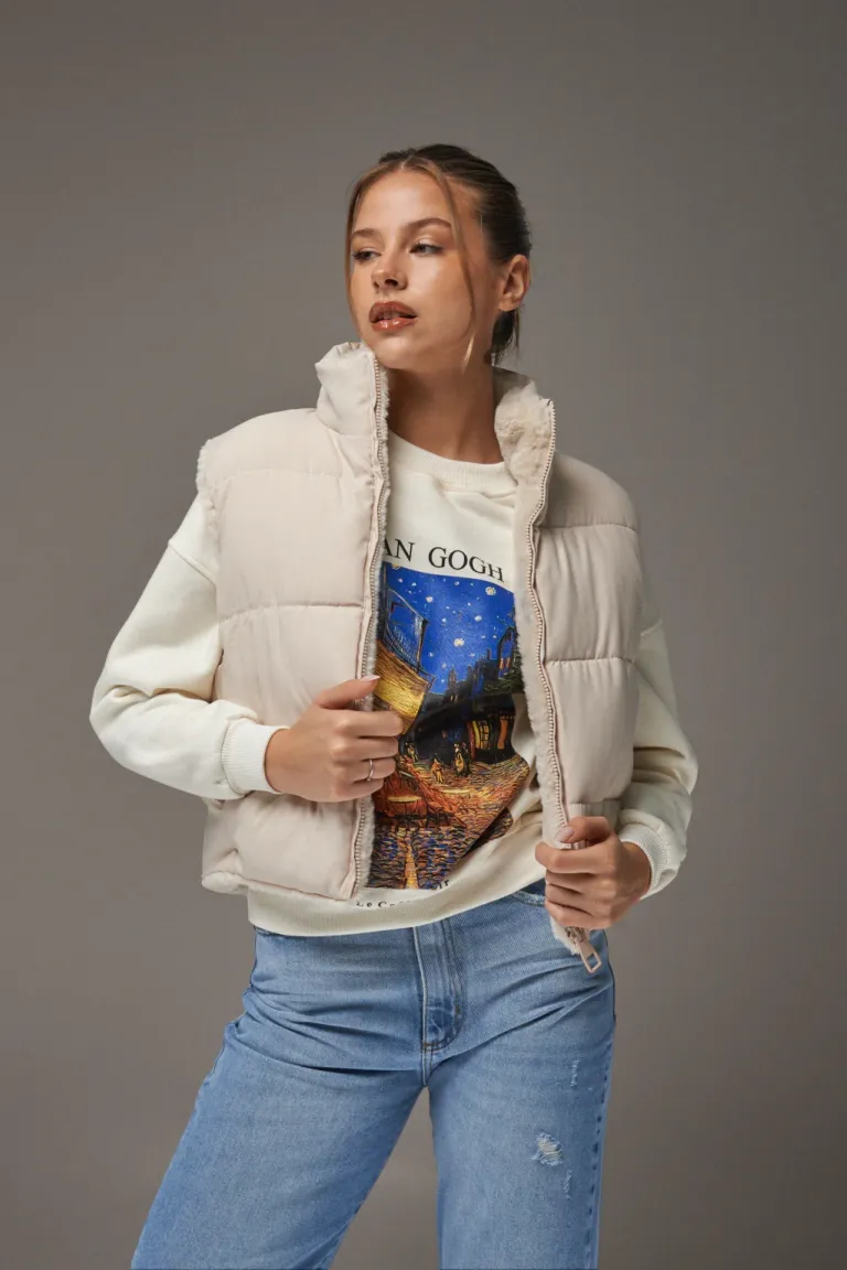 Chaleco de mujer en tono beige, diseño versátil y elegante de Apricot en Chalecos para argentina