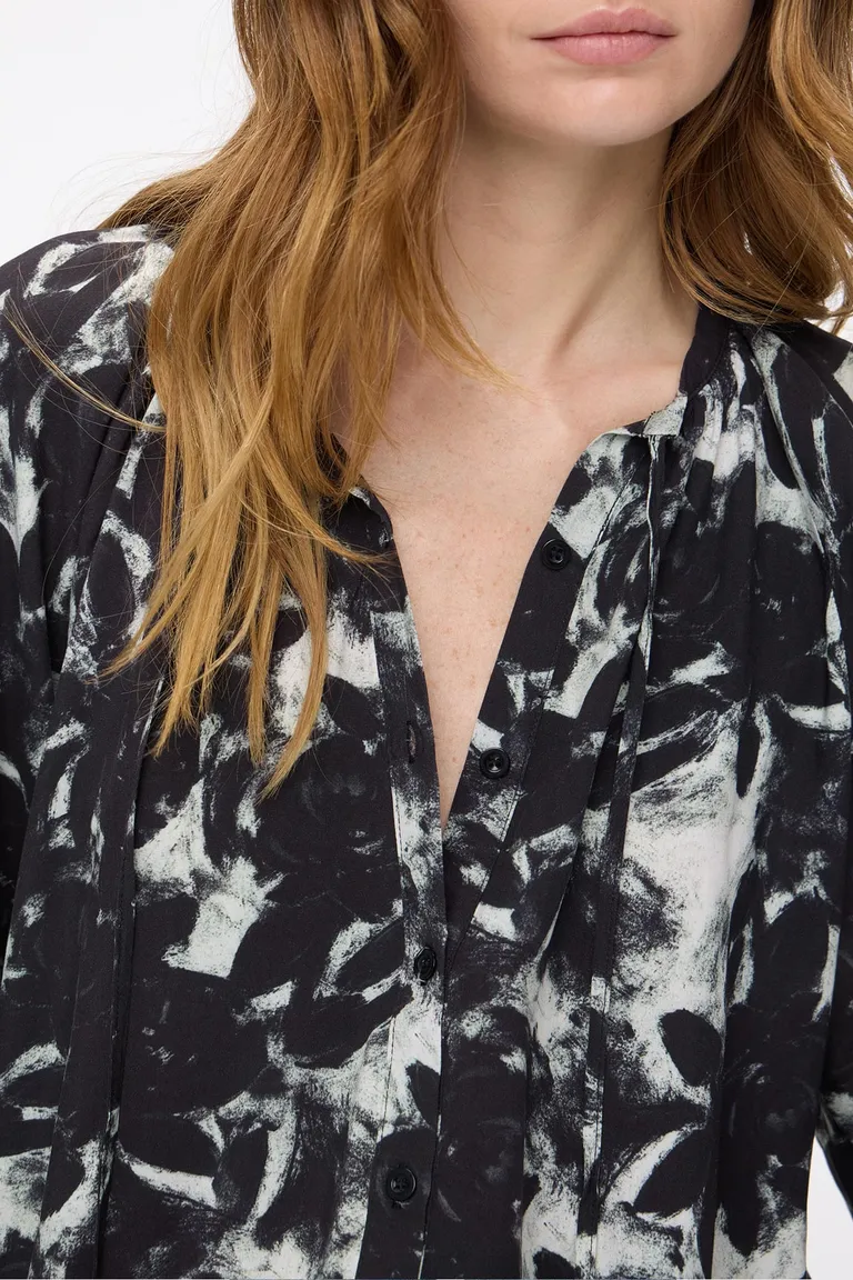 Blusa estampada con cuello redondo y mangas amplias con lazos de ajuste de Cuesta Blanca en Blusas para argentina