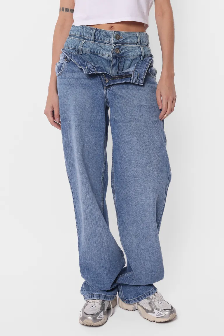 Pantalón denim recto de estilo contemporáneo con acabados artesanales de Top White en Pantalones para argentina