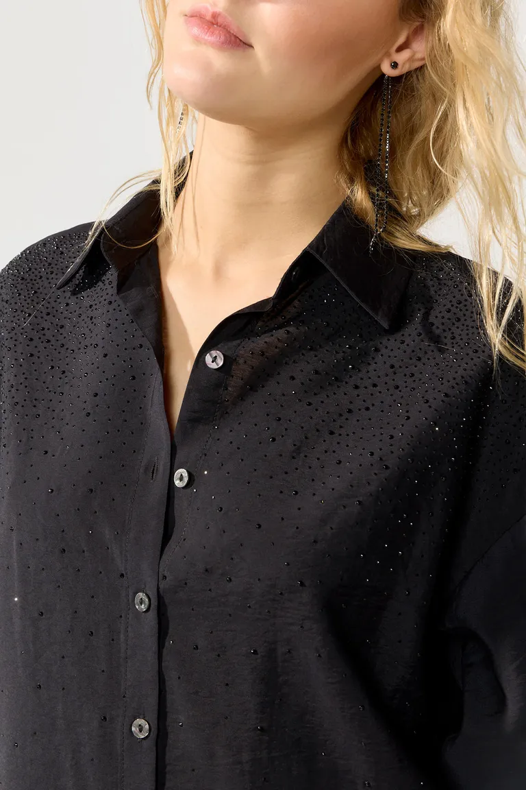 Camisa negra de corte holgado con hotfix en los hombros para mujer de Cuesta Blanca en Camisas para argentina