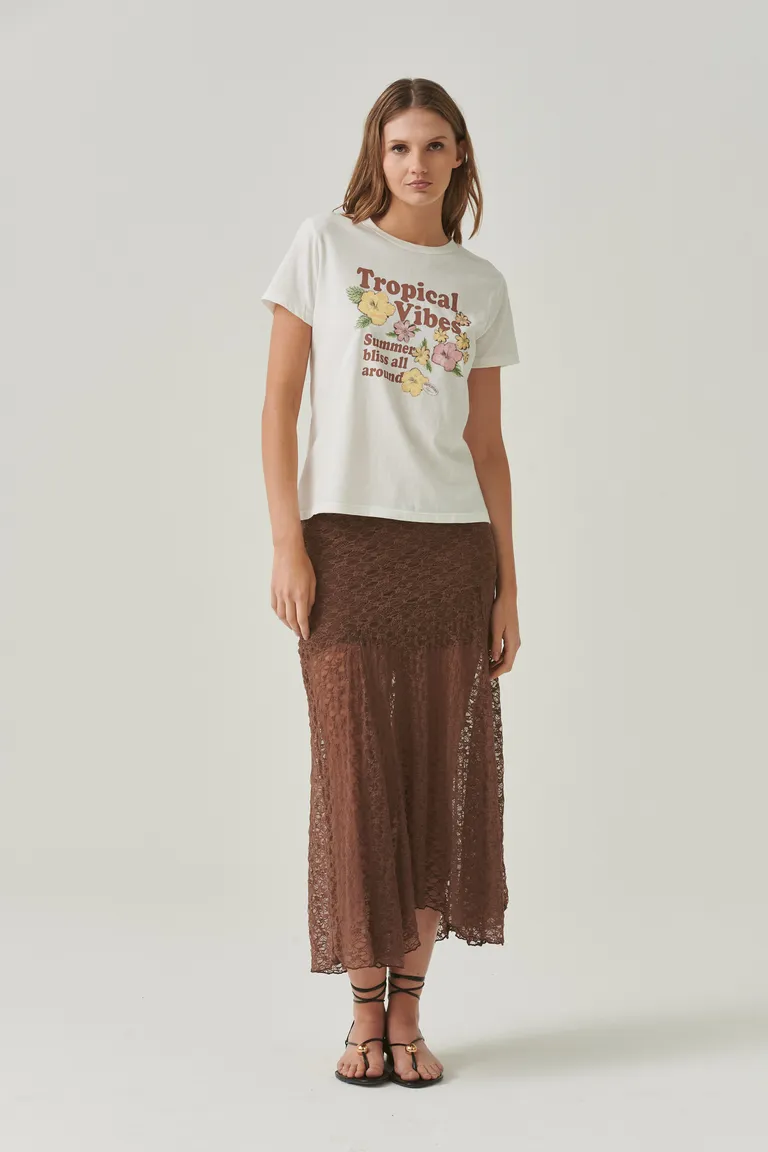 Remera estampada con estilo tropical y diseño alegre de Sweet en Remeras para argentina