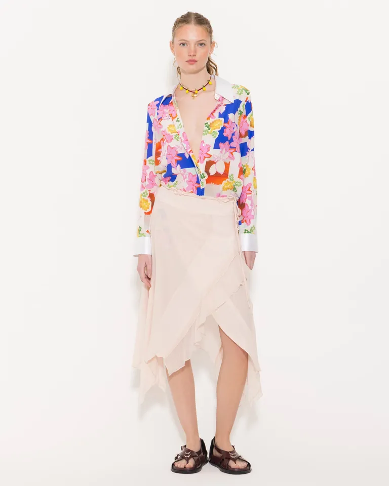 Camisa estampada de seda con diseño exclusivo y botones esmaltados de Jazmin Chebar en Camisas para argentina