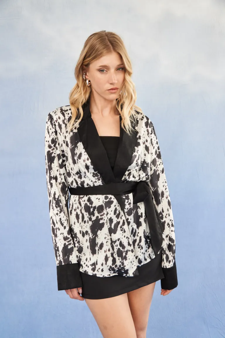 Kimono de estampado geométrico en blanco y negro para mujer de Apricot en Kimonos para argentina