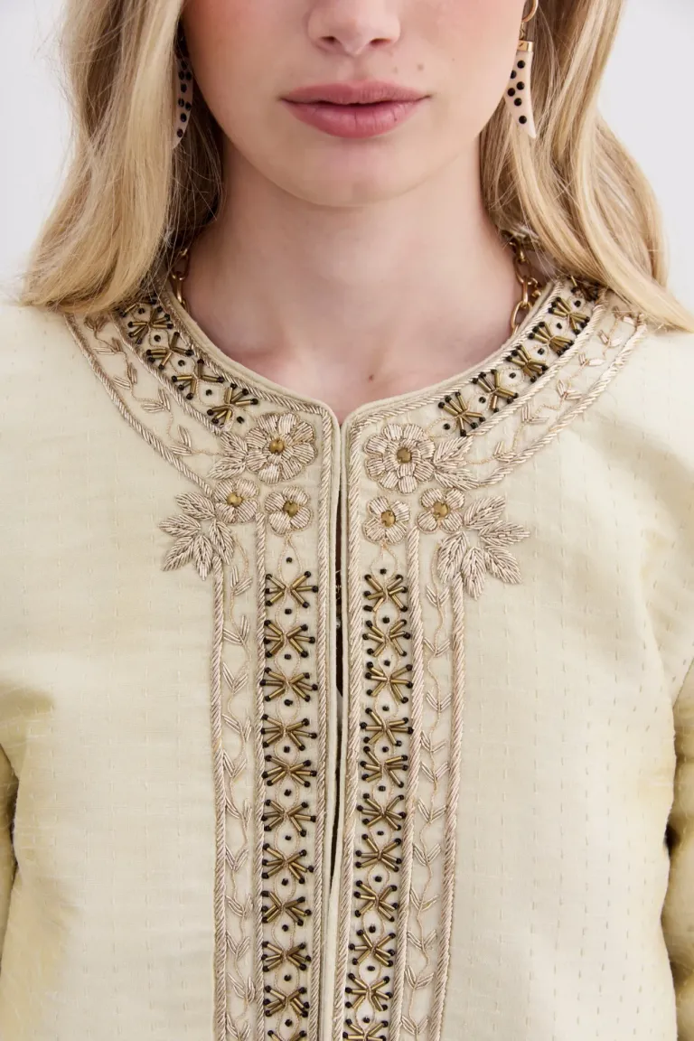 Saco de punto con bordados en mostacillas, un diseño etno-chic y moderno de Rapsodia en Chaquetas para argentina