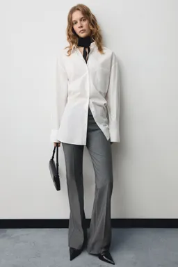 Pantalón acampanado tiro medio de Mango en Pantalones para argentina