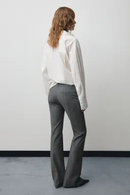 Pantalón acampanado tiro medio de Mango en Pantalones para argentina