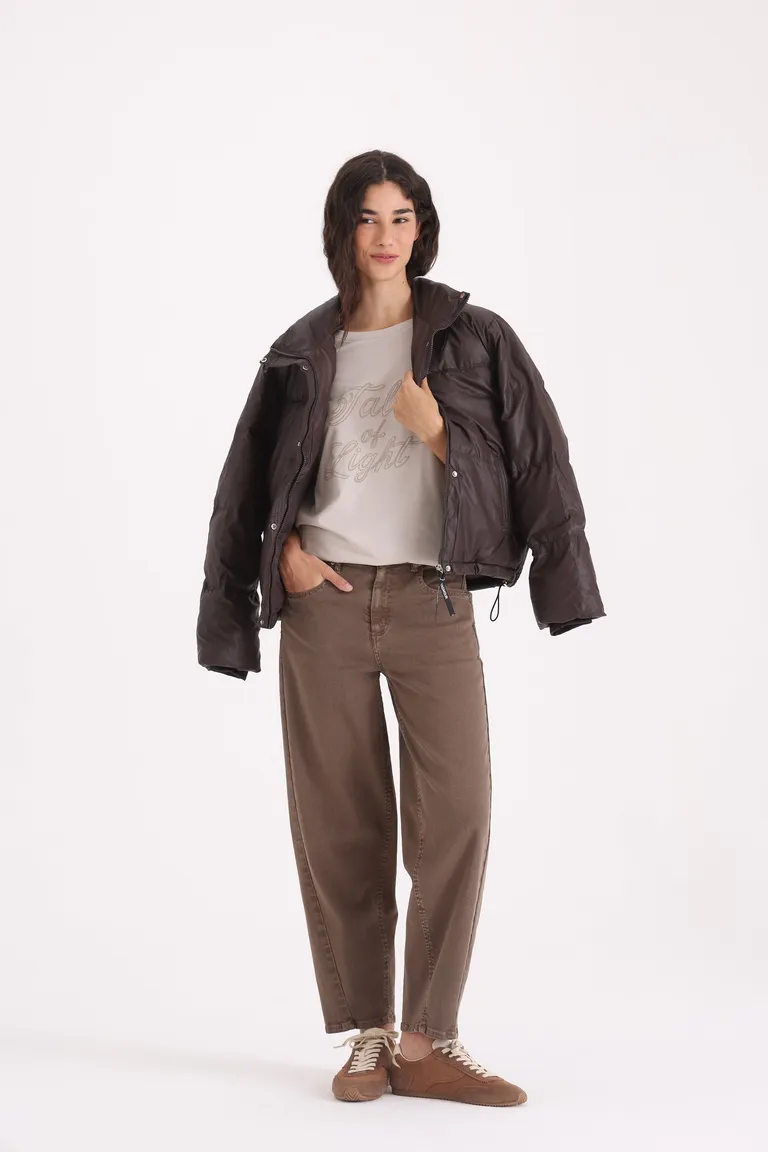 Pantalón de corte barrel con tiro medio y silueta relajada de mujer de Yagmour en Pantalones para argentina