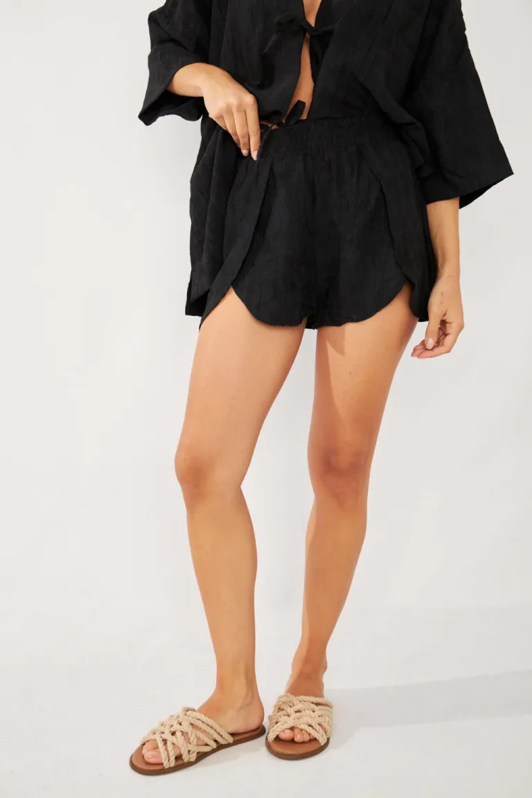 Shorts plisado de tela con cintura elástica y tajo central de Belle en Shorts para argentina