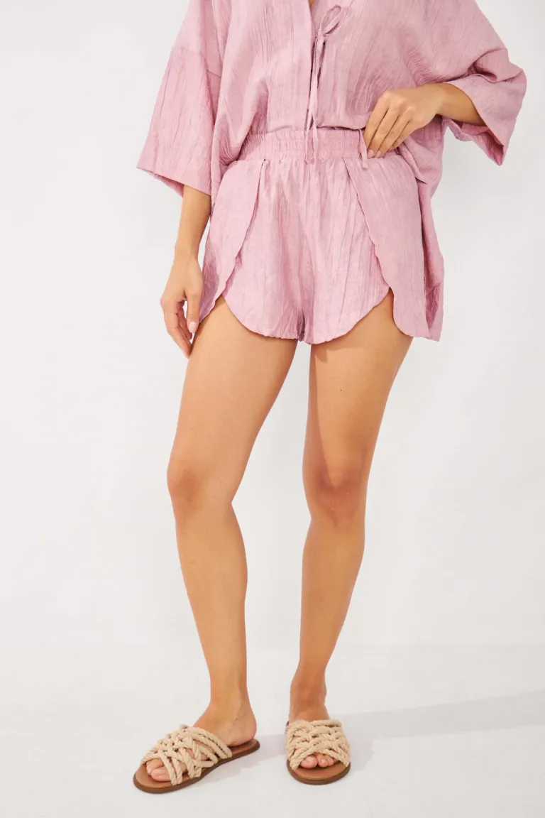 Shorts plisado de tela con cintura elástica y tajo central de Belle en Shorts para argentina