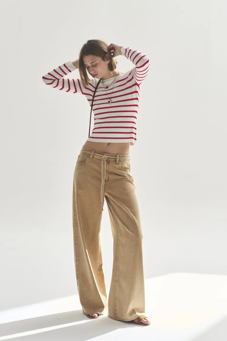 Elegante sweater de rayas blanco y rojo con manga larga de Akiabara en Buzos y Sweaters para argentina