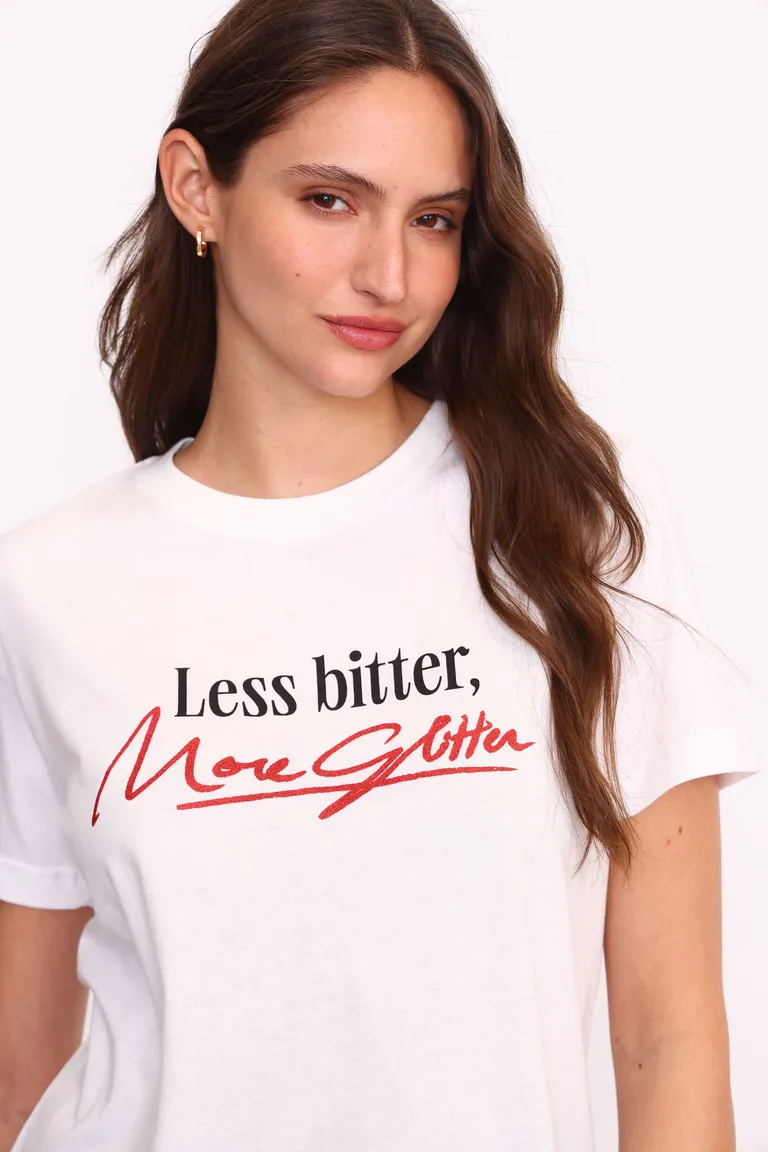 Remera de mujer con estampado tipográfico de mensaje inspirador de Yagmour en Remeras para argentina