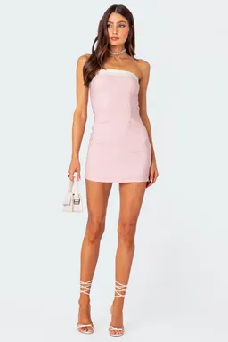 Vestido mini priyah con contraste de Edikted en Vestidos para argentina