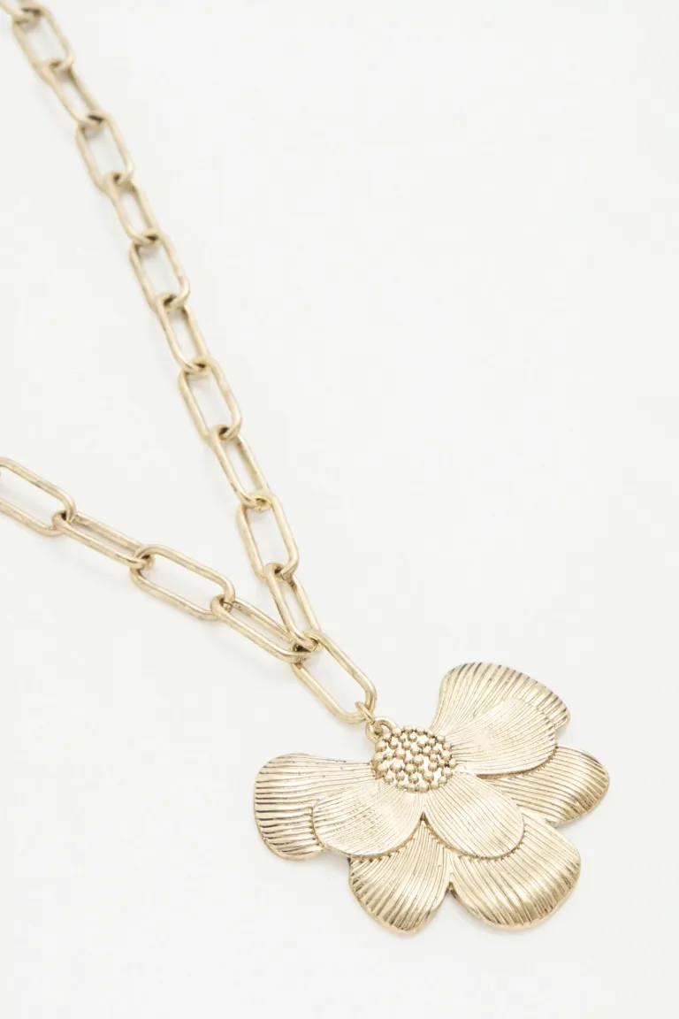 Collar de cadena dorada con dije floral de Rapsodia en Bijouterie para argentina