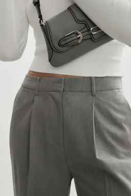 Pantalón recto con pinzas de Mango en Pantalones para argentina