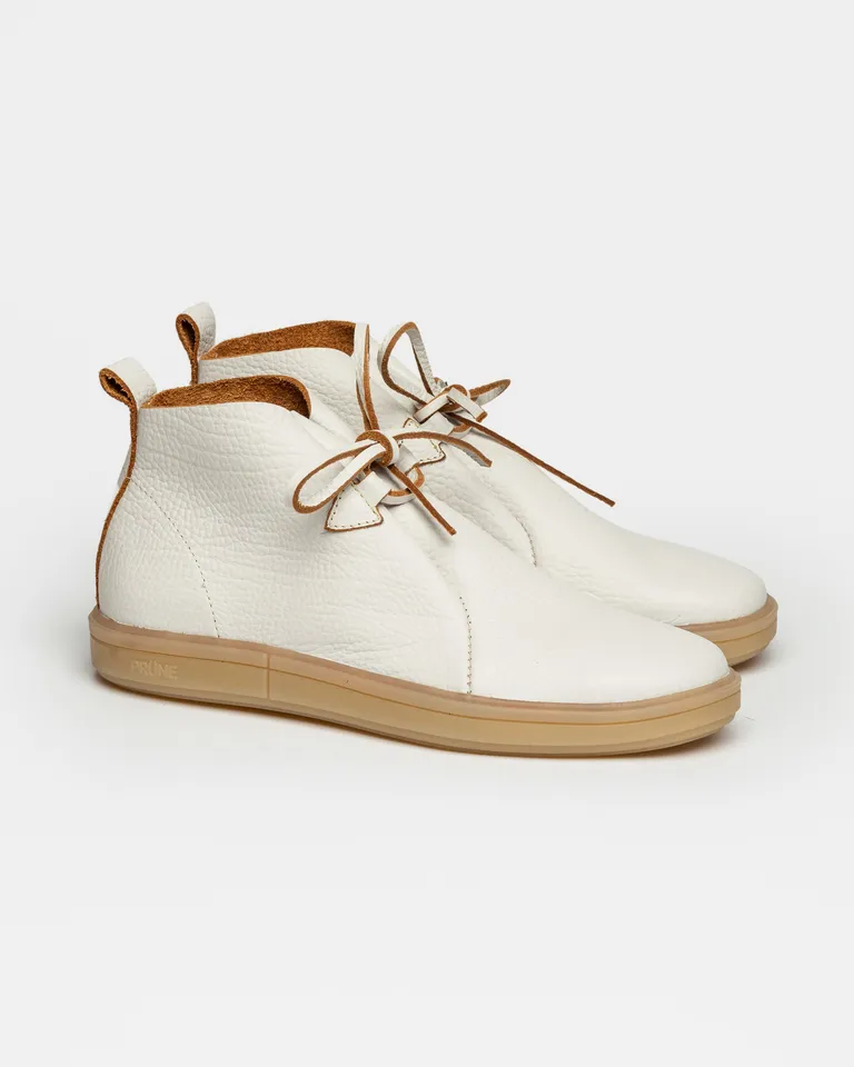Zapatillas de cuero graneado blancas con diseño acordonado y suela personalizada de Prüne en Zapatillas para argentina