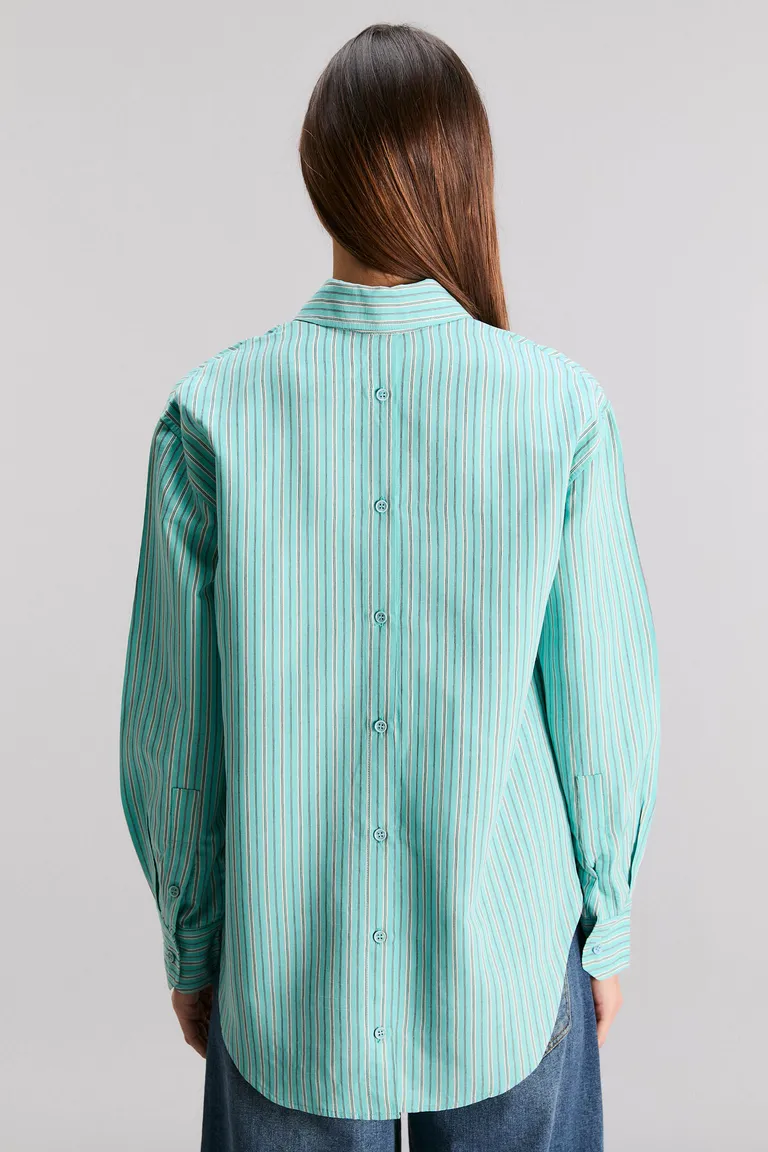 Camisa holgada de manga larga con cartera en la espalda y detalles metálicos de Kosiuko en Camisas para argentina
