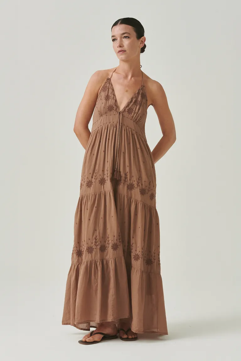 Vestido marrón de corte halter y caída suave para mujer de Sweet en Vestidos para argentina