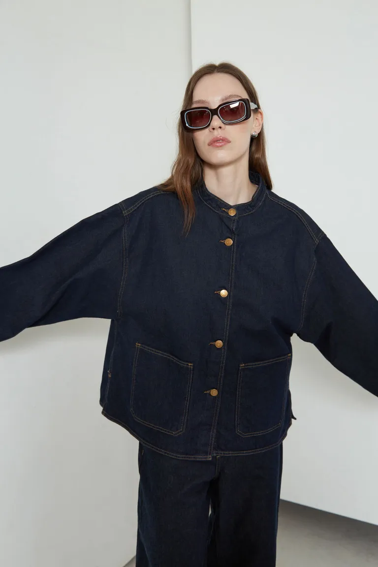 Campera oversize de jean con cuello mao y bolsillos plaqué delanteros de Las Pepas en Chaquetas para argentina