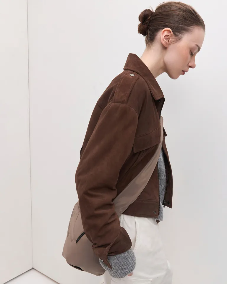 Bolso de nylon marrón con detalles en negro, ideal para uso diario de Prüne en Bolsos y Carteras para argentina