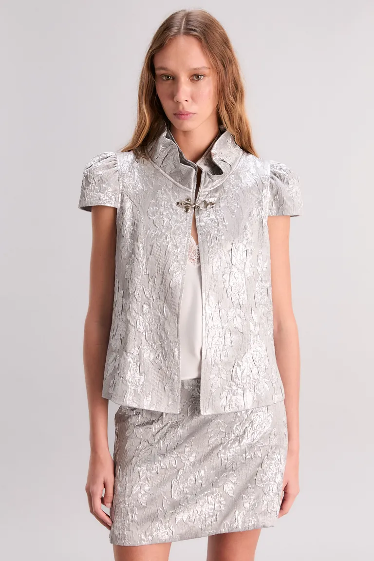 Bolero con volados y estructura, perfecta opción para looks formales y casuales de Kosiuko en Blazers para argentina