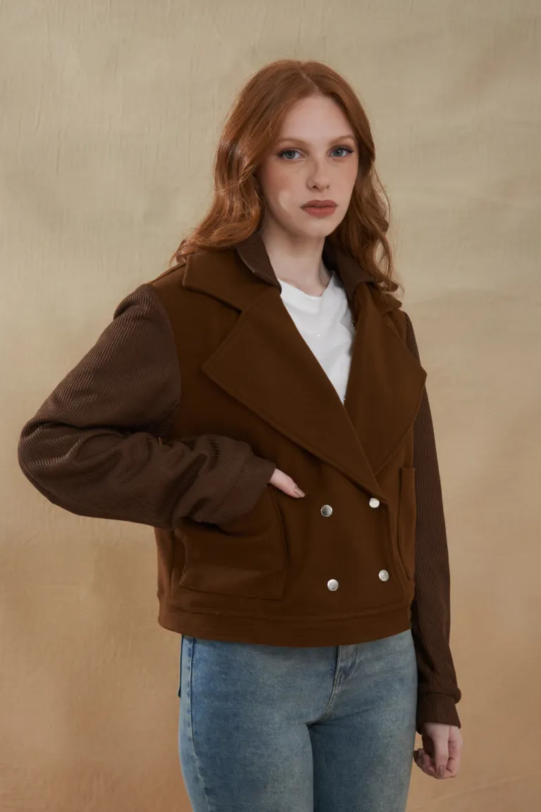 Tapado marrón cruzado de diseño elegante y versátil de Apricot en Tapados para argentina