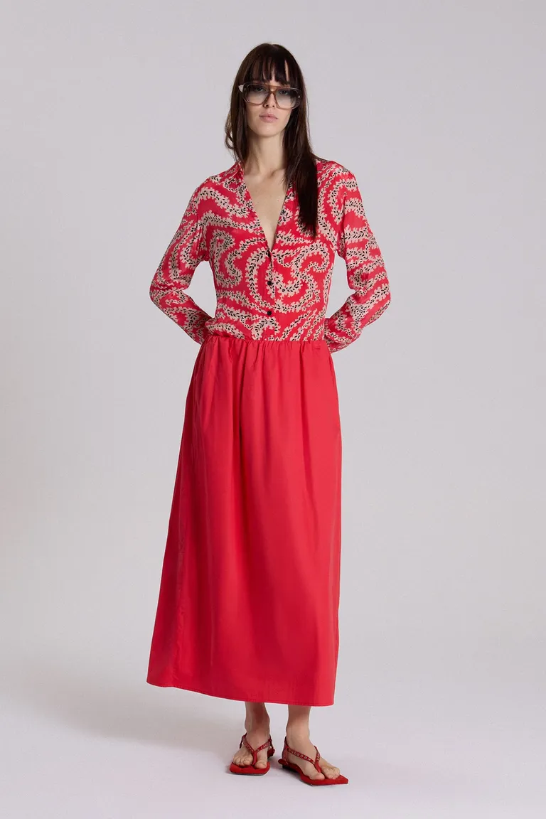 Falda midi de corte amplio con estampado floral en rojo de Maria Cher en Faldas para argentina