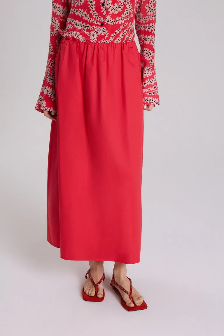 Falda midi de corte amplio con estampado floral en rojo de Maria Cher en Faldas para argentina