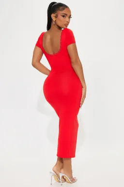 Vestido midi encaje soft de Fashion Nova en Vestidos para argentina