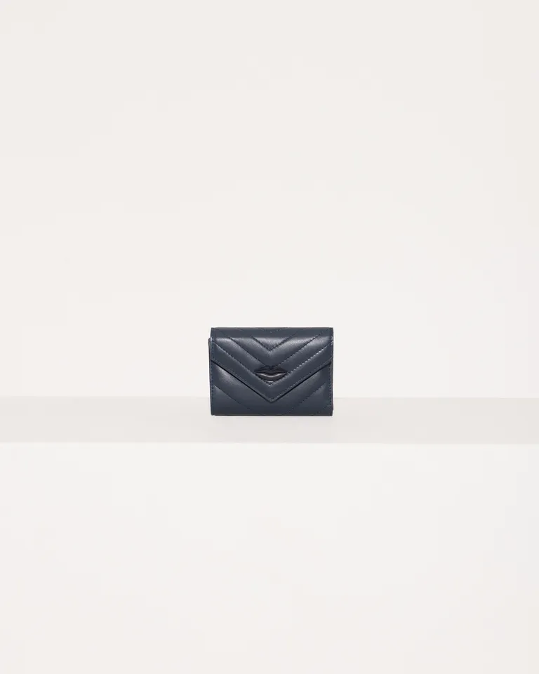 Cartera de cuero matelaseada con cierre magnético y aplique lipstick de Jazmin Chebar en Billeteras y Monederos para argentina