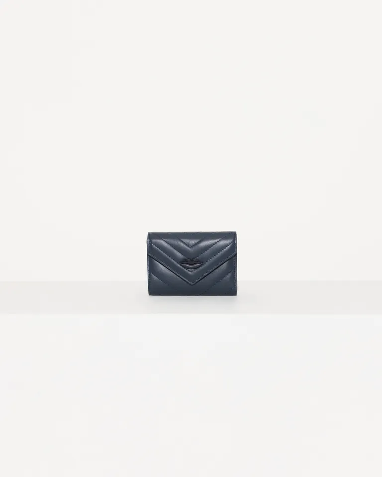 Cartera de cuero matelaseada con cierre magnético y aplique lipstick de Jazmin Chebar en Billeteras y Monederos para argentina
