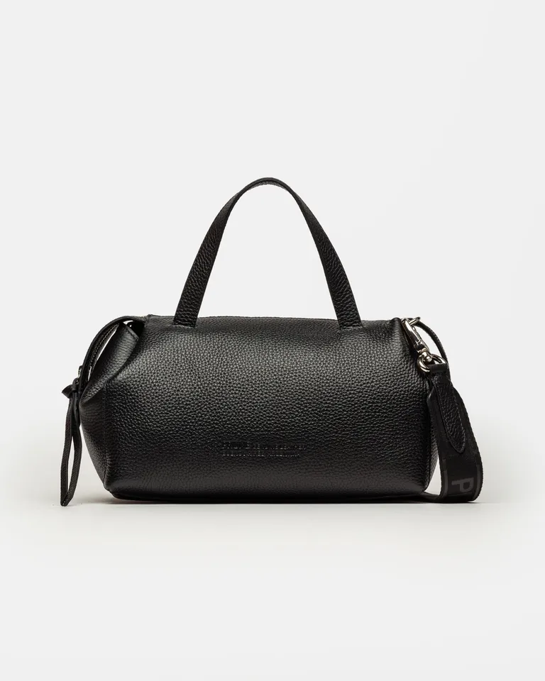 Cartera de mano tipo bowling bag en cuero graneado negro, diseño funcional y práctico de Prüne en Bolsos y Carteras para argentina