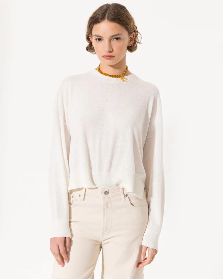 Sweater largo y suelto de tejido suave en color blanco marfil de Jazmin Chebar en Buzos y Sweaters para argentina