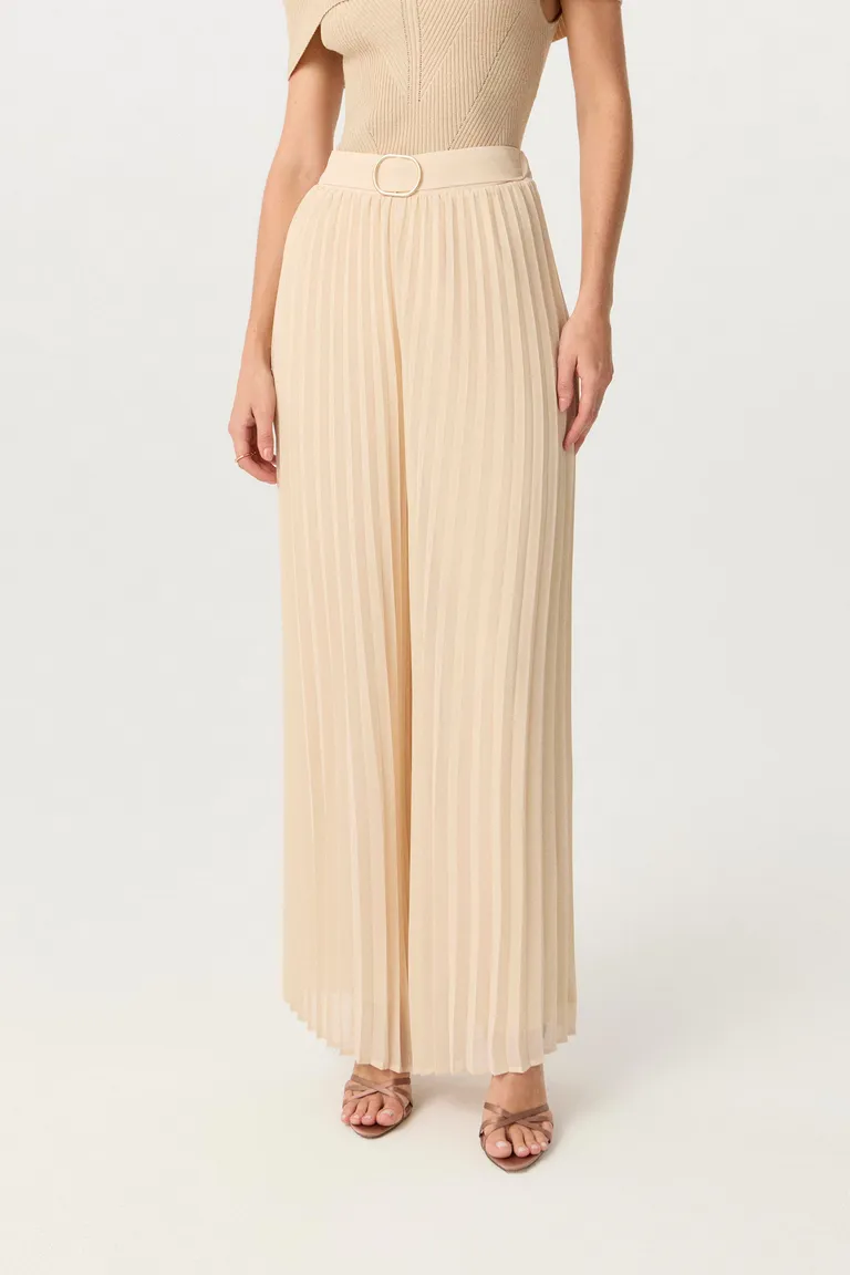 Pantalón de gasa plisado con detalle de hebilla metálica en la cintura - Prenda de moda elegante para eventos de Markova en Pantalones para argentina