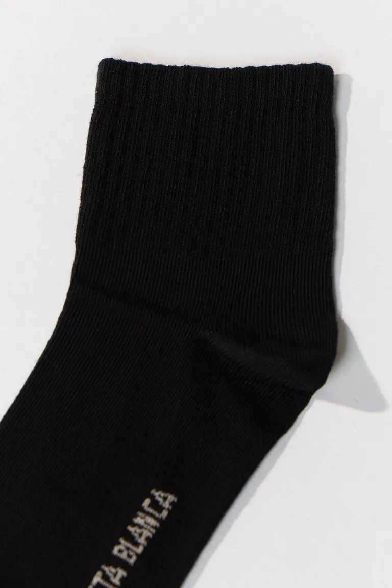 Medias negras de alta calidad para un estilo elegante y sofisticado de Cuesta Blanca en Ropa Interior y Medias para argentina