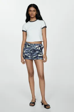 Minifalda camuflada con cinturón de Mango en Shorts para argentina