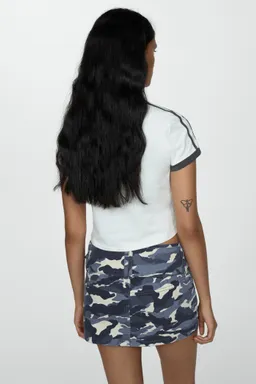 Minifalda camuflada con cinturón de Mango en Shorts para argentina