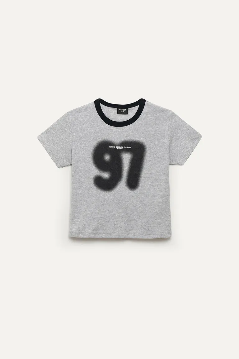 Remera de algodón con estampado gráfico difuminado, diseño elegante y versátil de 47 Street en Remeras para argentina