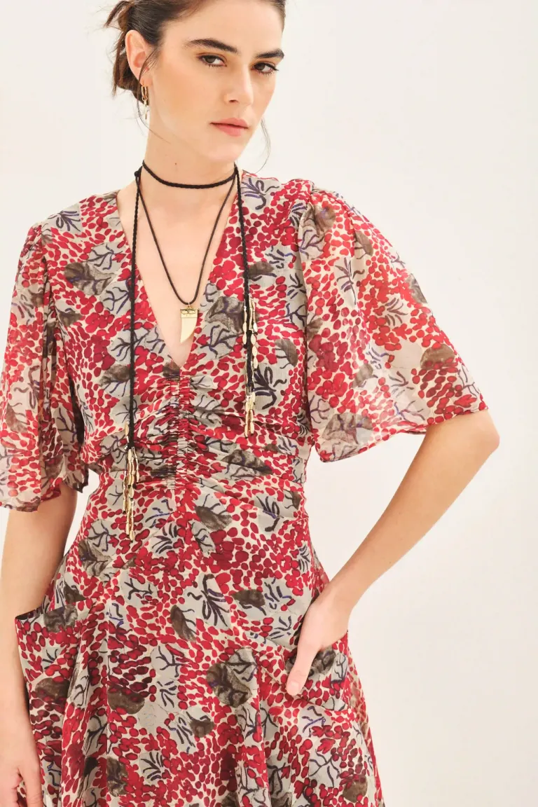 Vestido estampado corto con escote en V y detalles de frunces de Rapsodia en Vestidos para argentina