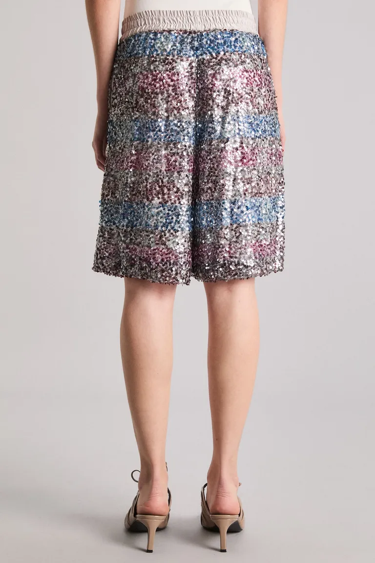 Conjunto de Top y Bermuda de Satén Plateado con Estampado de Lentejuelas de Kosiuko en Shorts para argentina