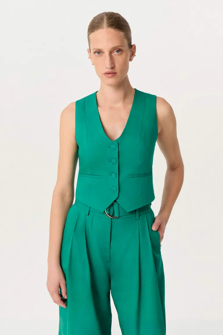 Elegante Chaleco de Sastrería en Verde - Diseño Clásico y Moderno de Markova en Chalecos para argentina